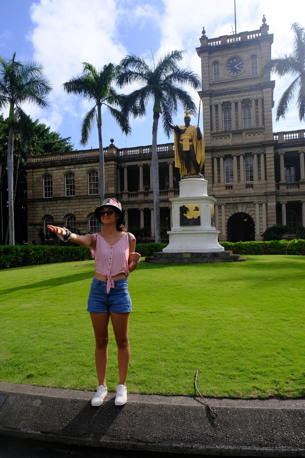 Posing with King Kamehameha